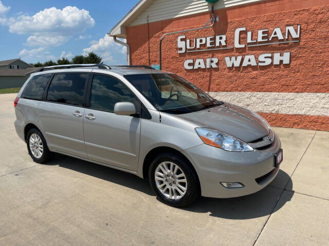 2008 Toyota Sienna for sale at Illinois Auto Wholesalers in Tolono, IL