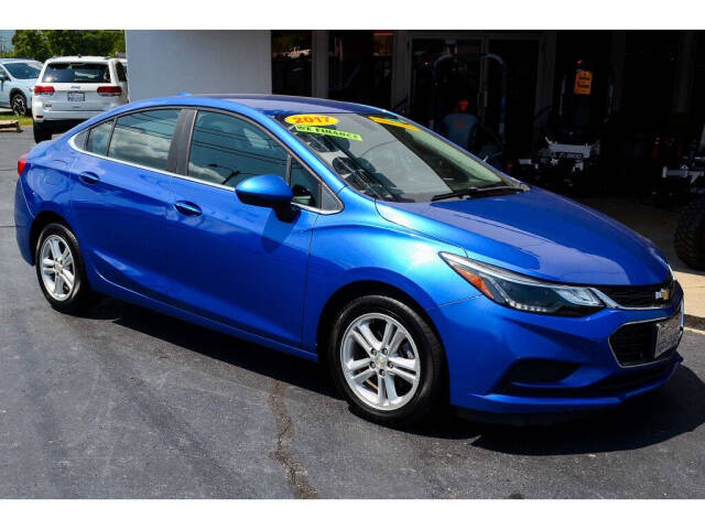 2017 Chevrolet Cruze for sale at EARL DUFF PRE-OWNED CENTER in Harriman, TN