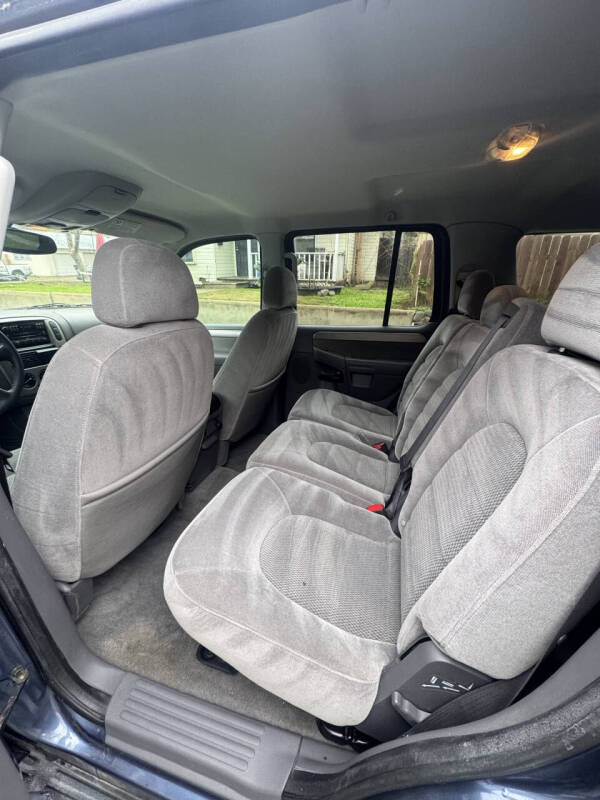 2004 Ford Explorer XLT