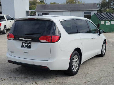2026 Chrysler Voyager LX