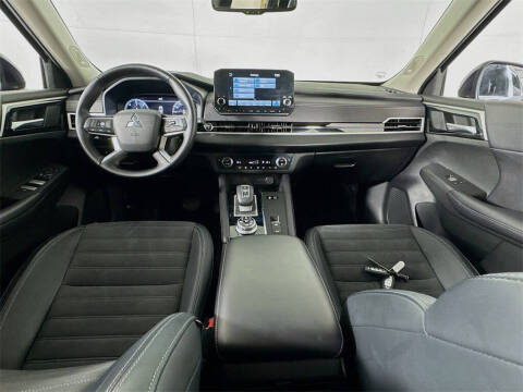 2023 Mitsubishi Outlander PHEV SE