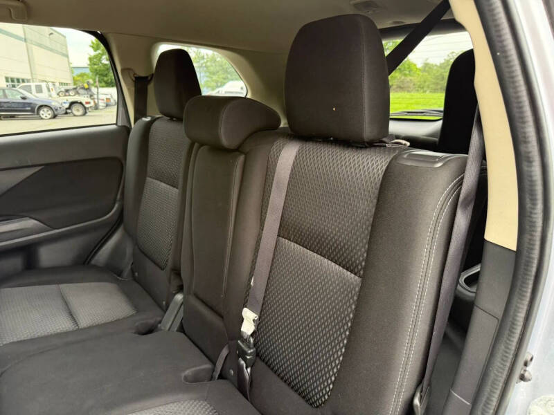 2016 Mitsubishi Outlander ES