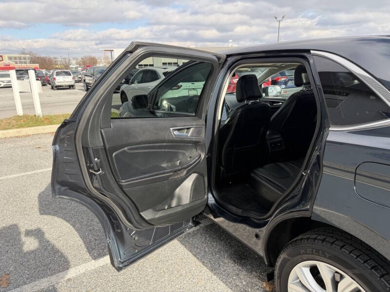 2022 Ford Edge Titanium