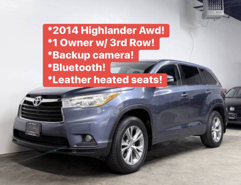 2014 Toyota Highlander LE's photo