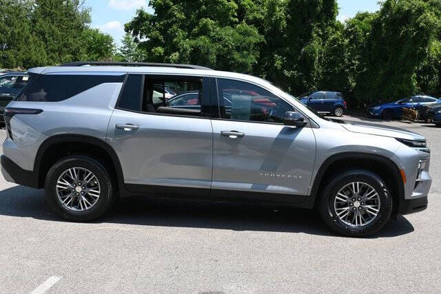 2024 Chevrolet Traverse LT