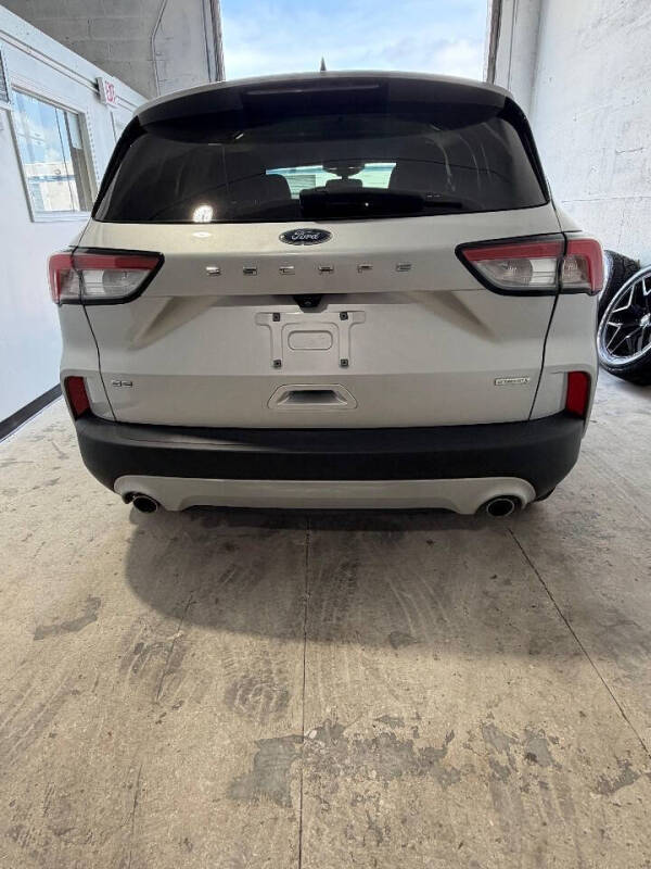 2020 Ford Escape SE