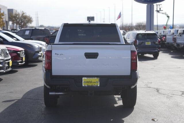 2025 Toyota Tacoma SR