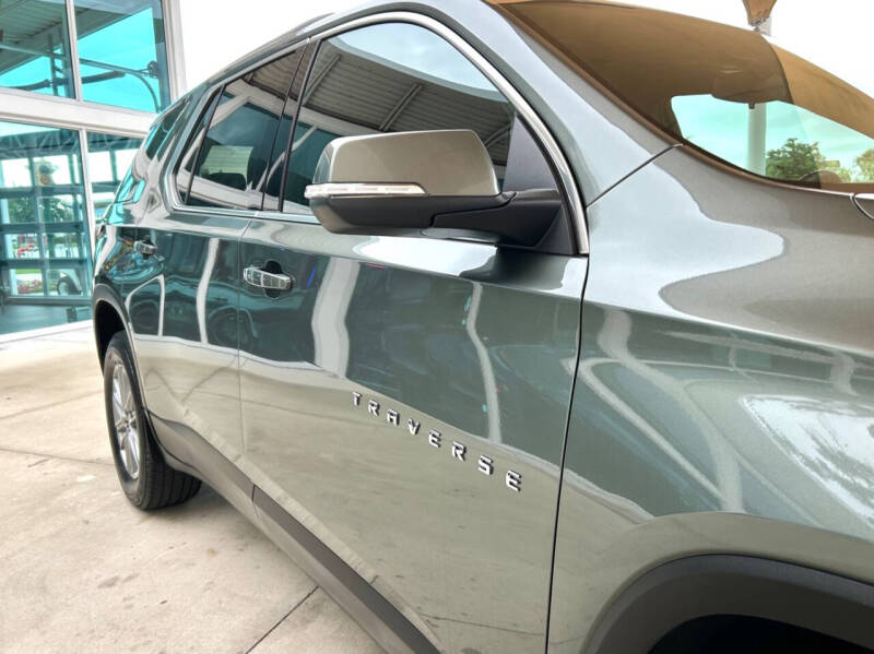 2023 Chevrolet Traverse LT Cloth