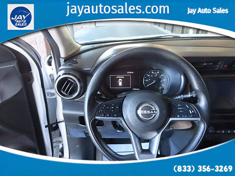 2022 Nissan Kicks SV