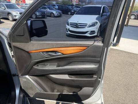 2017 Cadillac Escalade Luxury