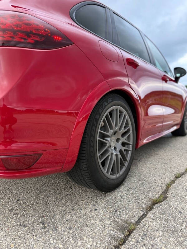 2013 Porsche Cayenne GTS