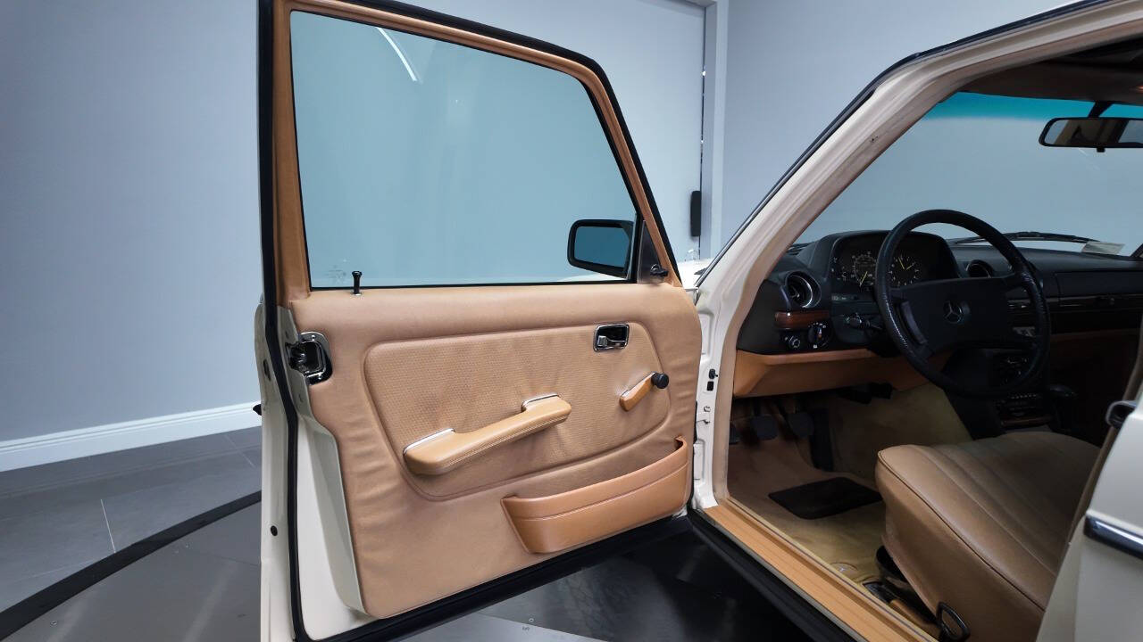 1983 Mercedes-Benz 240-Class 44