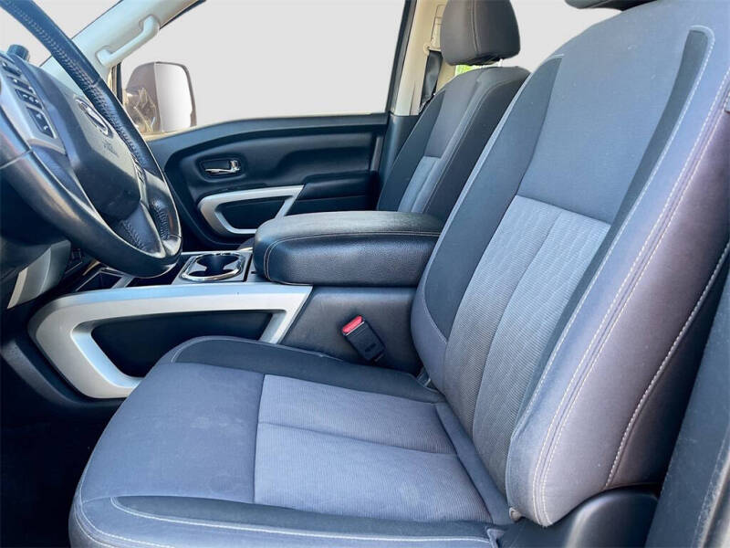 2020 Nissan Titan SV