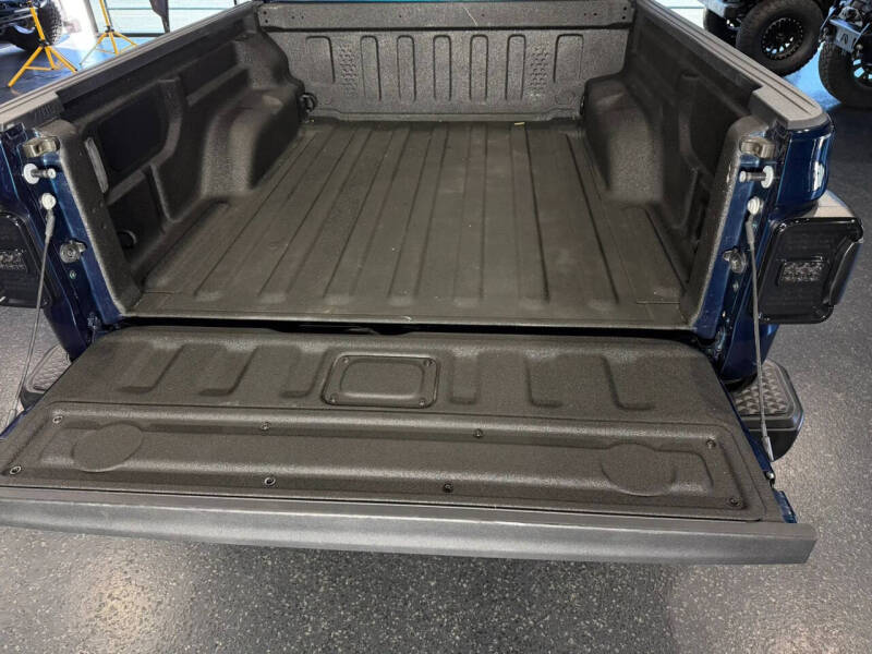 2025 Jeep Gladiator NightHawk