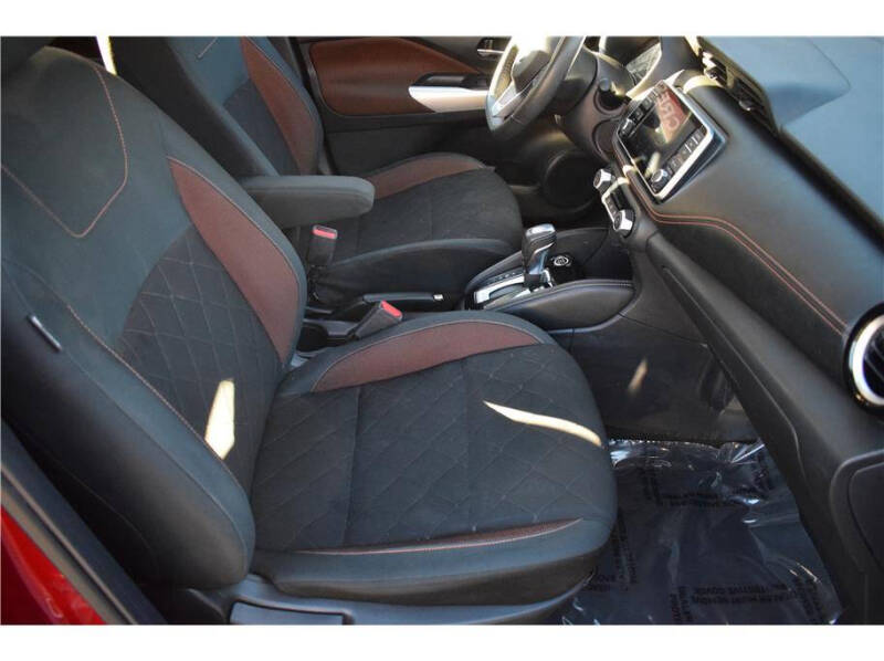 2020 Nissan Kicks SR