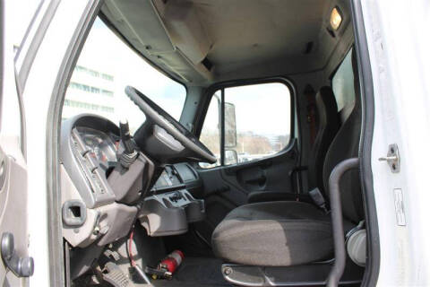 2013 Freightliner M2 106