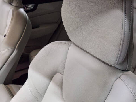 2023 Volvo XC60 Recharge T8 Plus Bright Theme