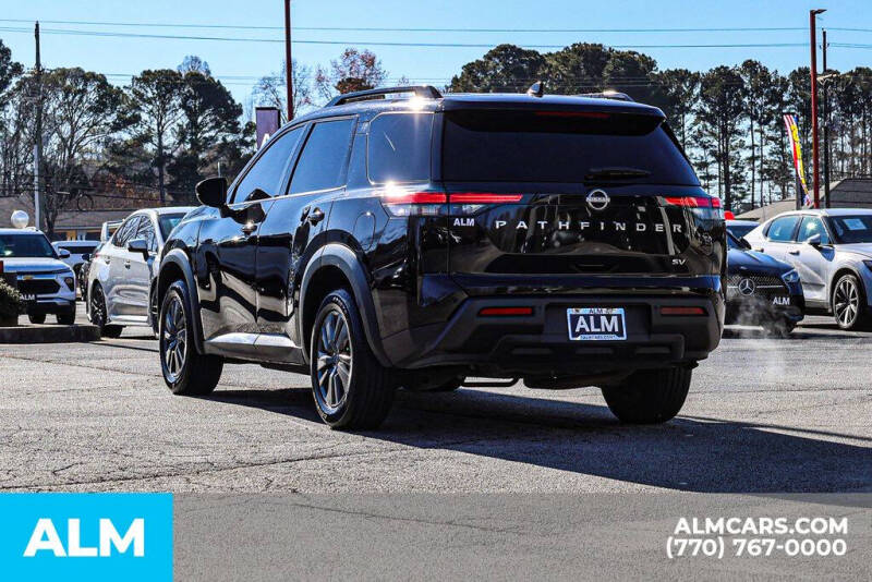2023 Nissan Pathfinder SV
