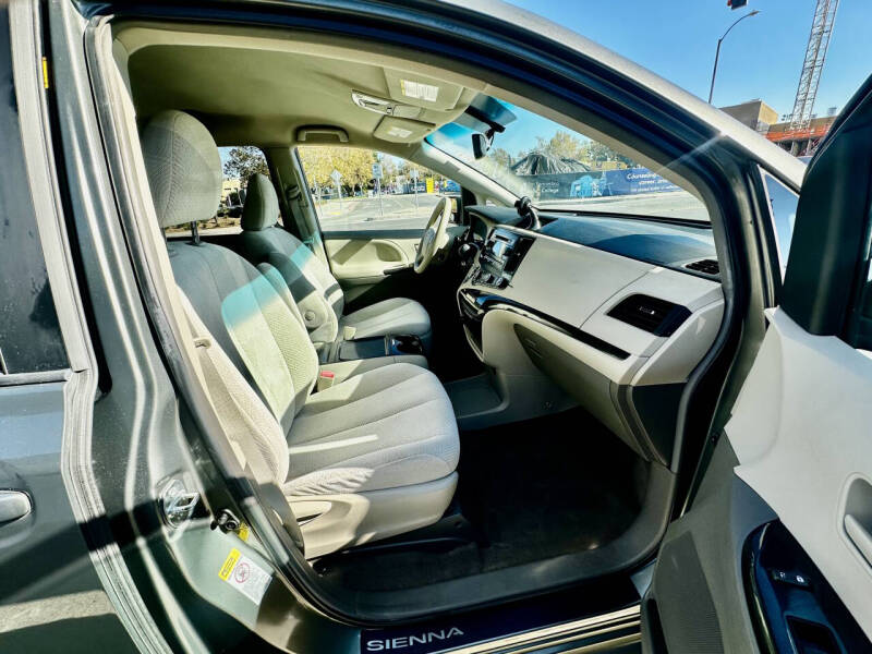 2012 Toyota Sienna