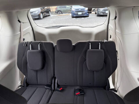2020 Chrysler Voyager L