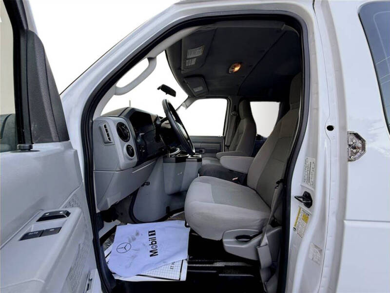 2014 Ford E-Series E-150 XLT