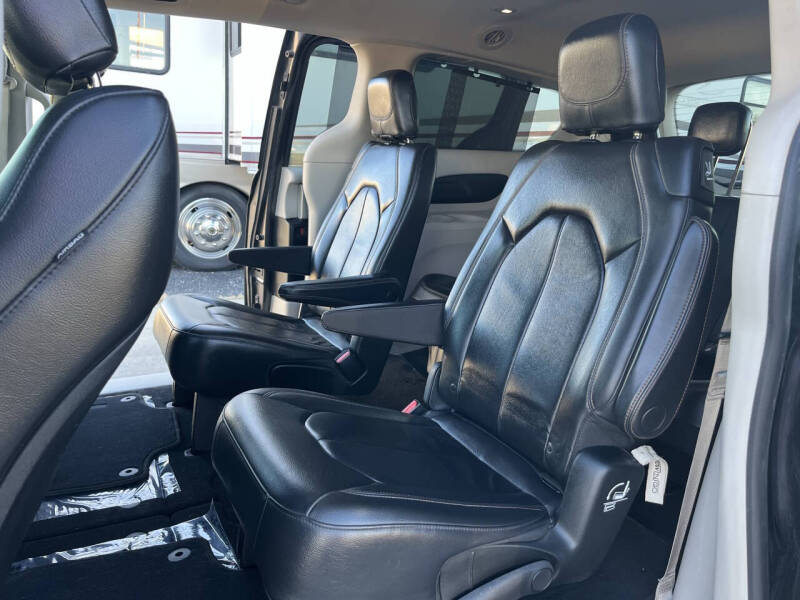 2017 Chrysler Pacifica Touring-L