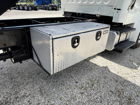 2017 Freightliner M2 106