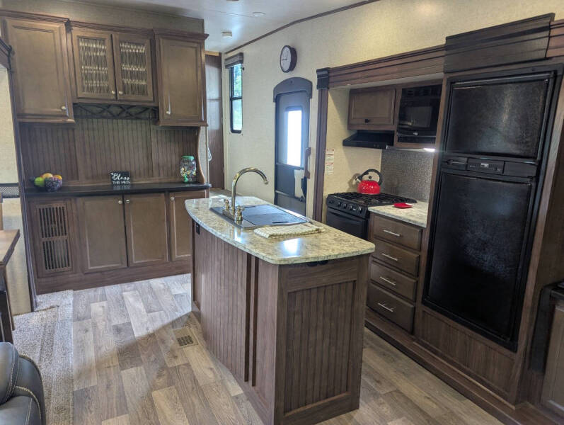 2016 Heartland Elkridge E292 / 32ft