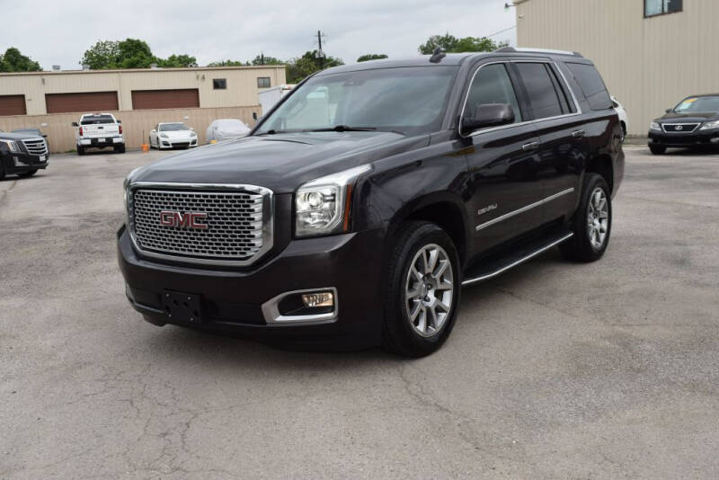 2016 GMC Yukon Denali photo 3