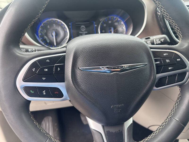 2022 Chrysler Voyager LX