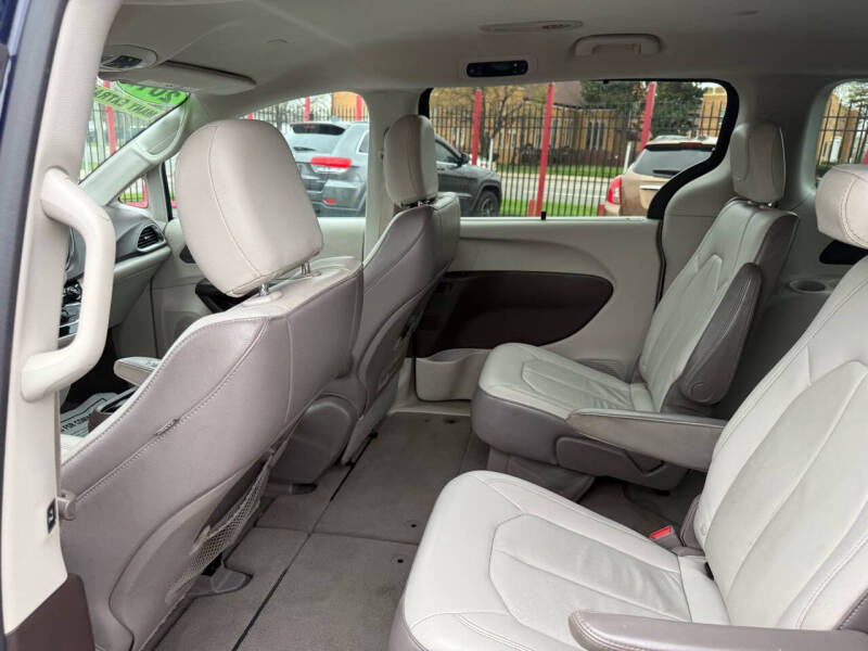 2017 Chrysler Pacifica Touring-L