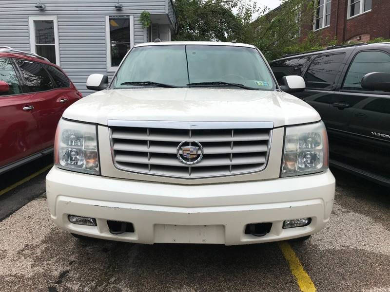 White 2004 Cadillac Escalade Base AWD 4dr SUV 2