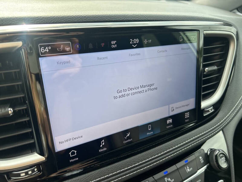 2026 Chrysler Pacifica Select