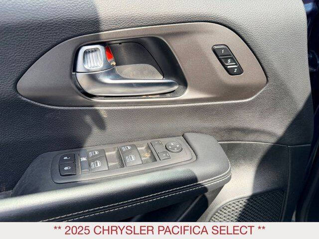 2025 Chrysler Pacifica Select