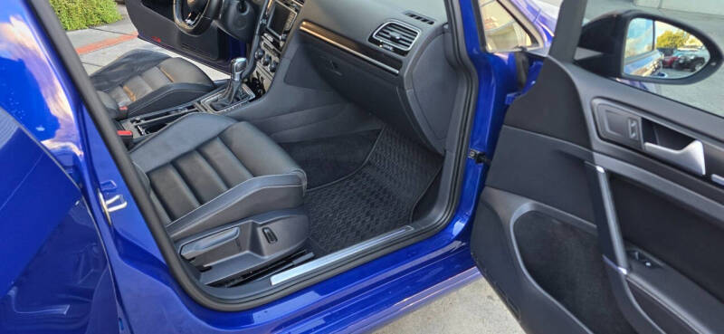 2017 Volkswagen Golf R 4Motion