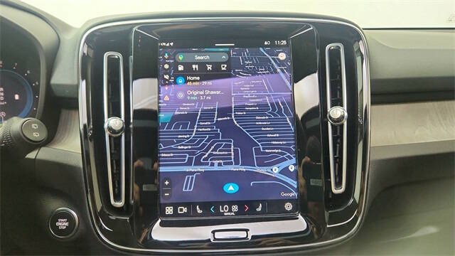 2024 Volvo XC40 B5 Plus Dark Theme