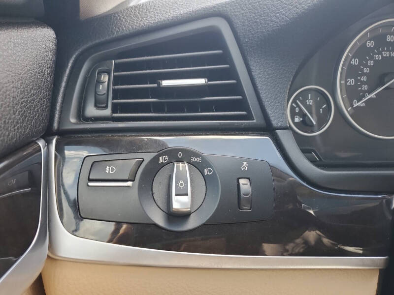 2016 BMW 5 Series 528i