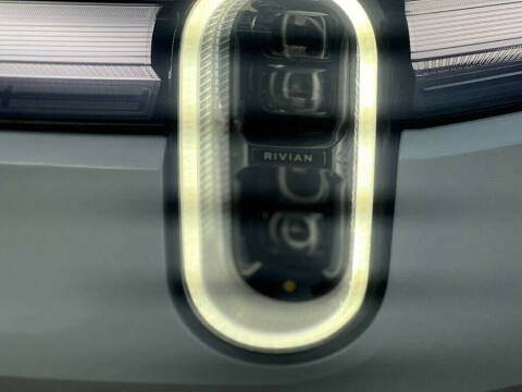 2025 Rivian R1S