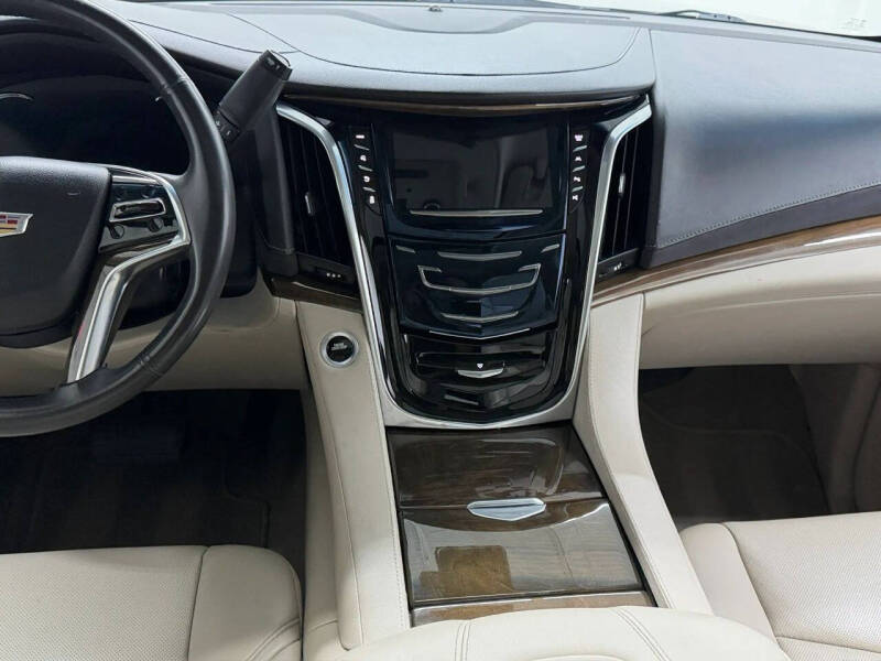 2019 Cadillac Escalade Luxury