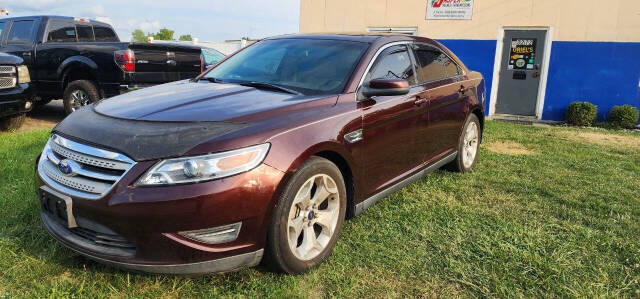 2012 Ford Taurus for sale at URIEL's AUTOMOTIVE LLC in Middletown, OH