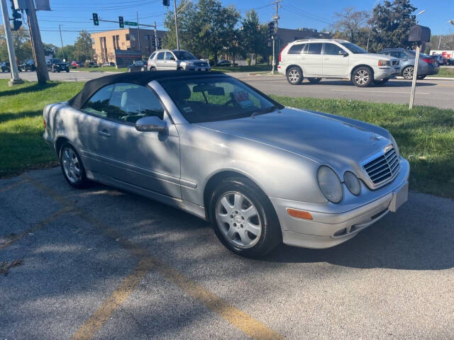 2000 Mercedes-Benz CLK for sale at Villa Park Cars in Oakbrook Terrace , IL