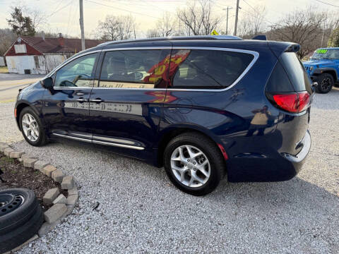 2017 Chrysler Pacifica Touring-L Plus