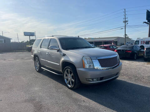 2007 Cadillac Escalade for sale at Lucky Motors in Panama City FL