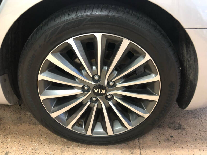 2017 Kia Cadenza Premium