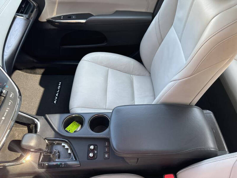 2018 Toyota Avalon Hybrid XLE Premium