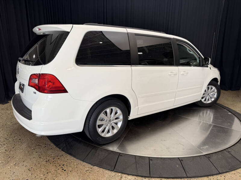 2012 Volkswagen Routan SE