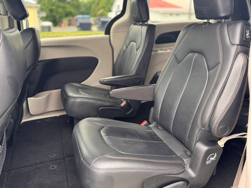 2017 Chrysler Pacifica Touring-L