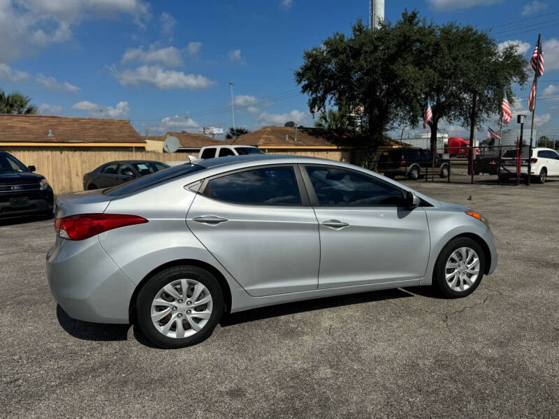 2012 Hyundai Elantra GLS photo 14