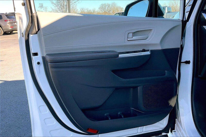 2024 Toyota Sienna LE 8-Passenger