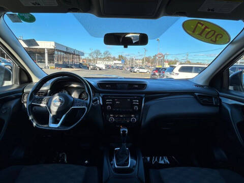 2017 Nissan Rogue Sport SV